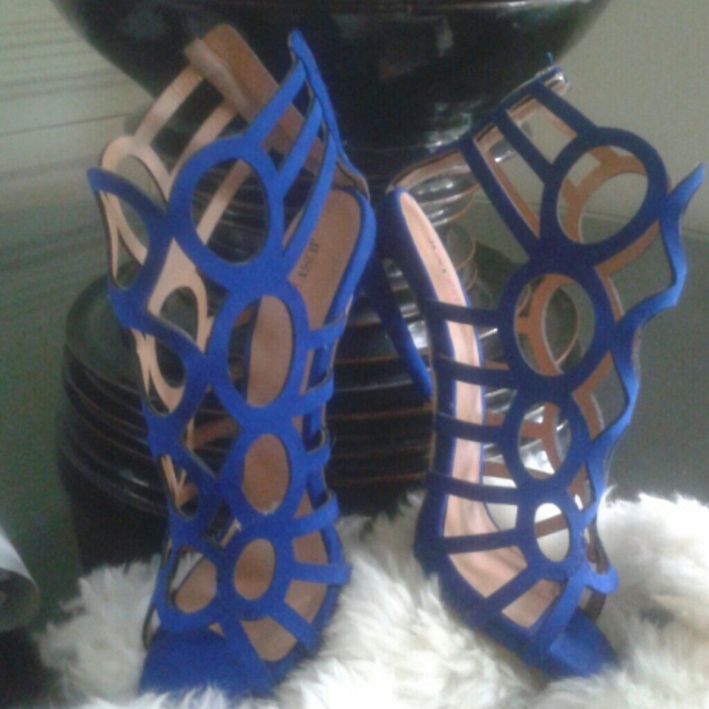 Shoes - Picture 2 of 3