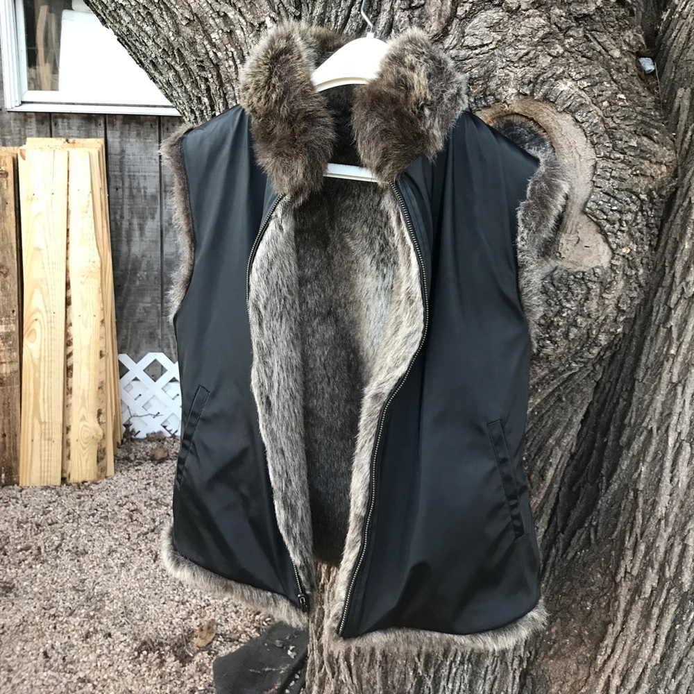 Beautiful Faux Fur Reversible Vest - Picture 3 of 4