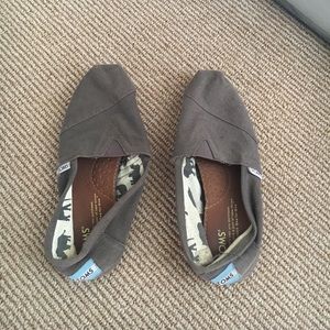 Grey TOMS Flats
