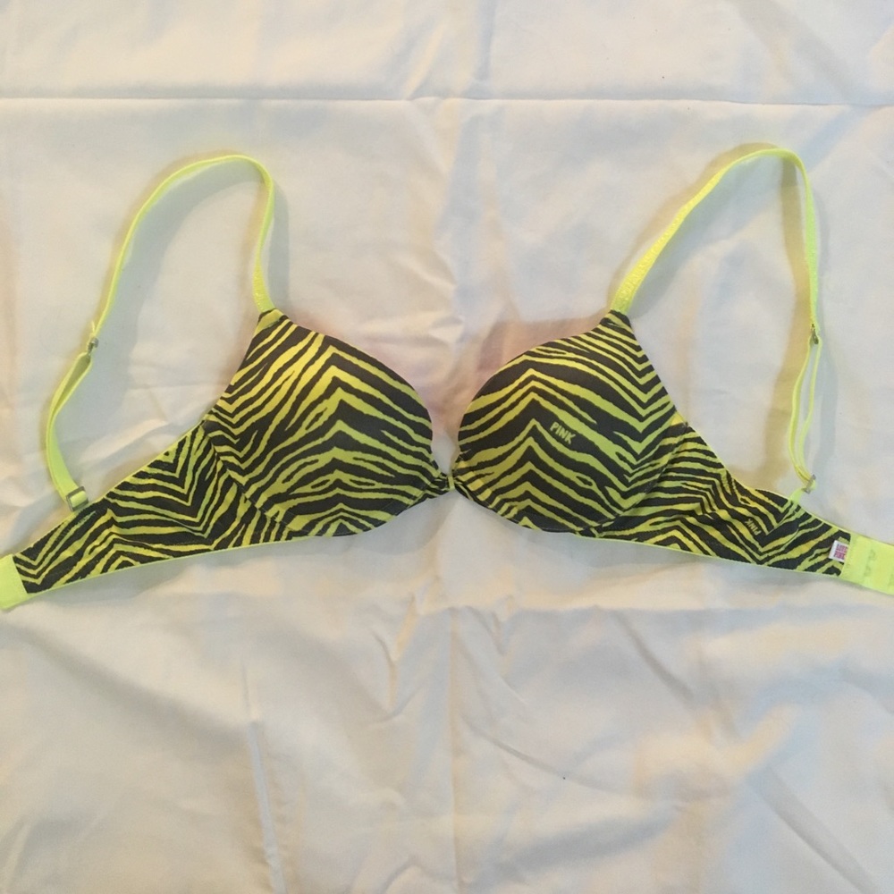 VS PINK Ultimate Push-Up 32A