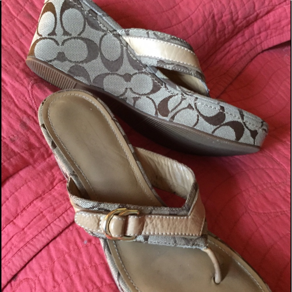 🎉🎉 SOLD 🎉🎉💯 Authentic Coach wedge - Picture 3 of 4