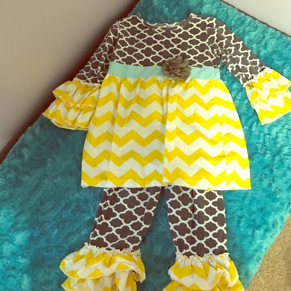Adorable Grey and Yellow Outfit