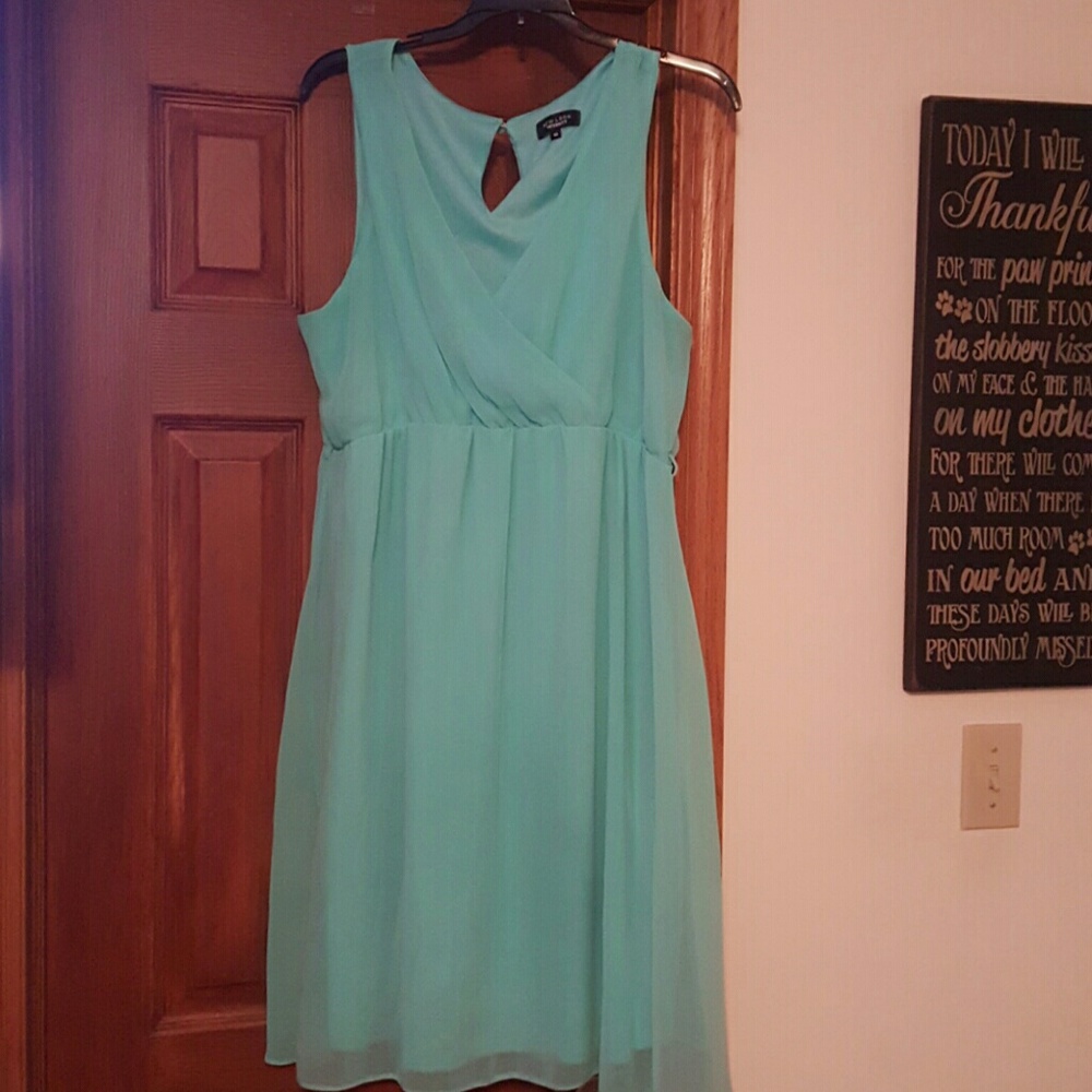 Gorgeous mint green maternity dress
