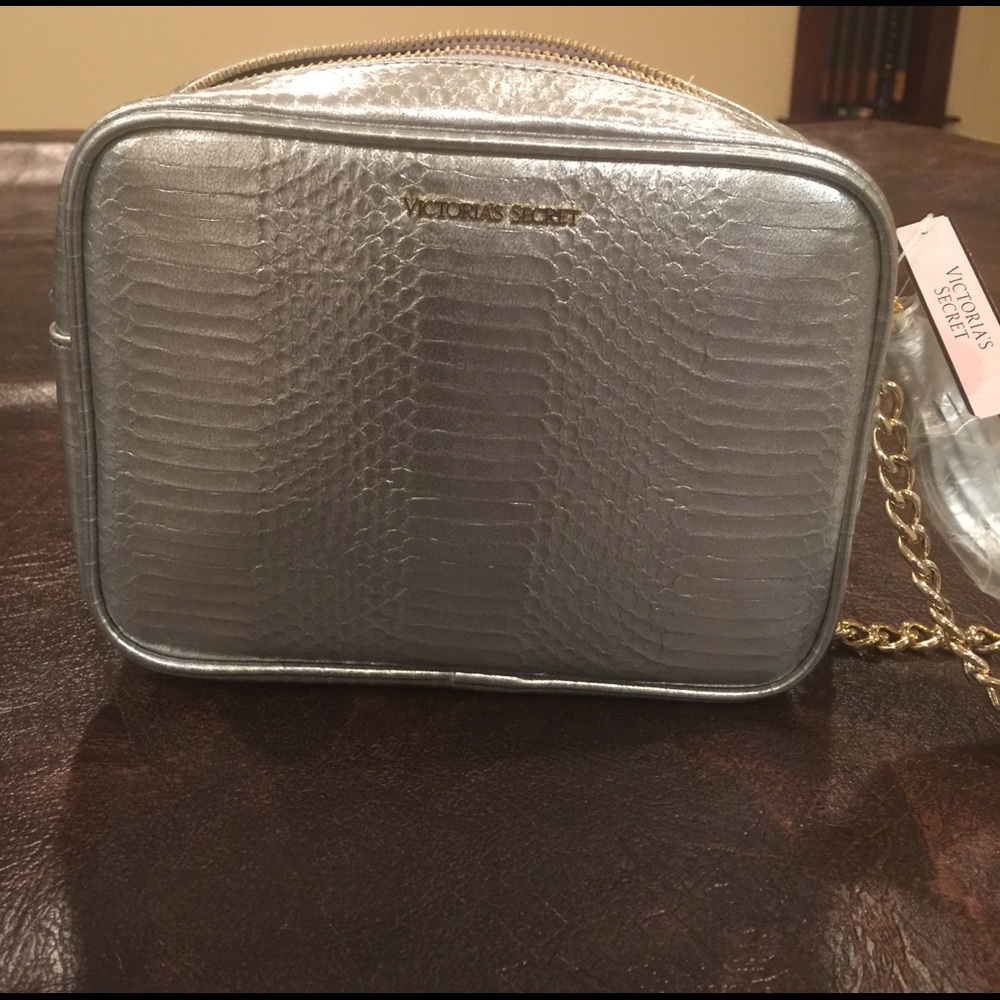 VICTORIA SECRETS FAUX SILVER CROC CROSS BODY