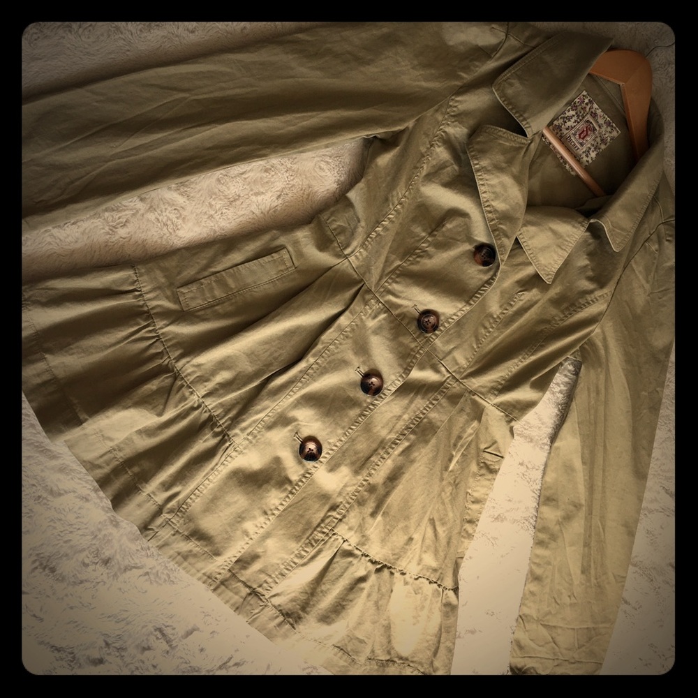 Dress style trench coat. Never worn. "Used"