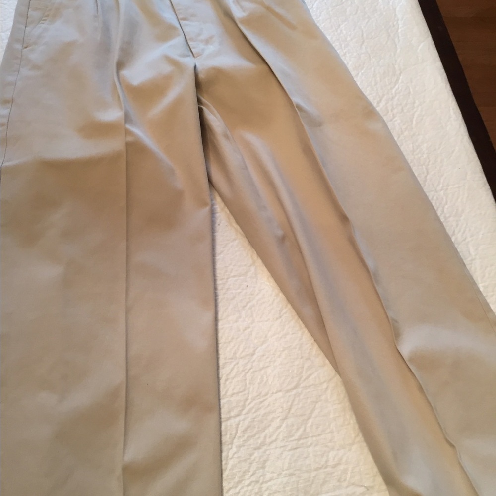 Light khaki pants