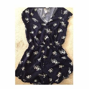 Floral short sleeve romper!!