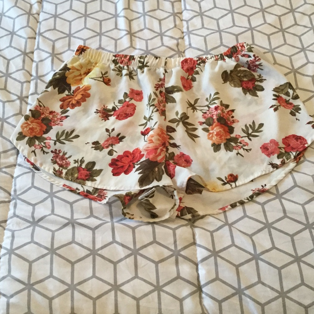 LAST CHANCE, Summer Flower Shorts NWOT