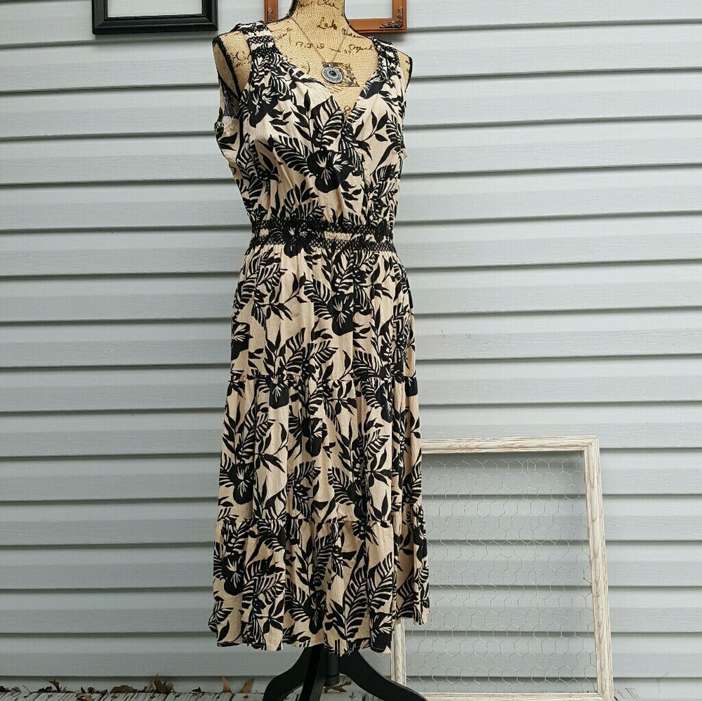 XL summer dress in beige, black, and tan
