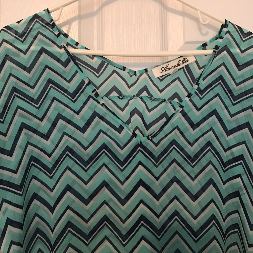 Sheer chevron Francesca's blouse - Picture 5 of 7
