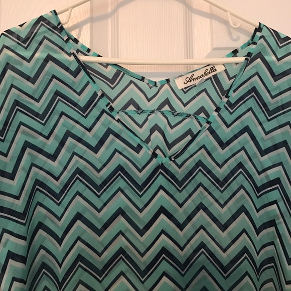 Sheer chevron Francesca's blouse - Picture 5 of 7