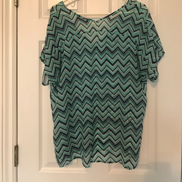 Sheer chevron Francesca's blouse - Picture 6 of 7