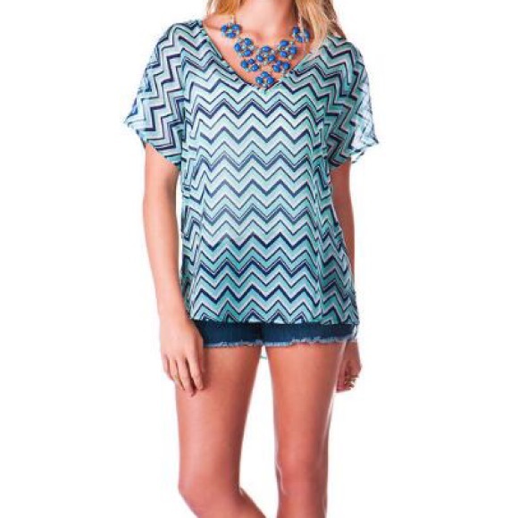 Sheer chevron Francesca's blouse - Picture 3 of 7