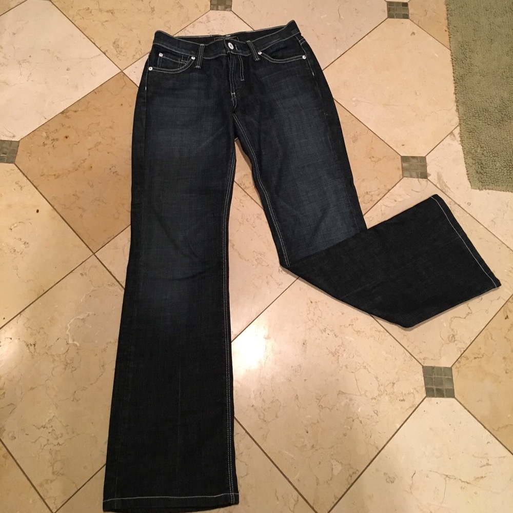 Jeans with white buttons and white buttons