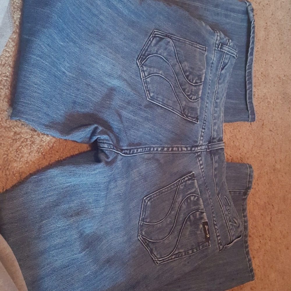 Seven - Picture 2 of 4