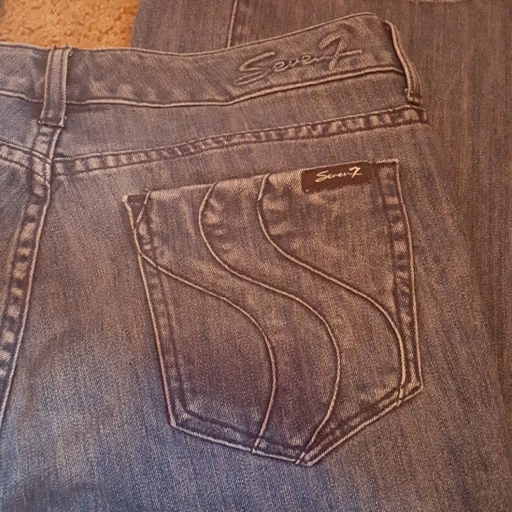 Seven - Picture 3 of 4