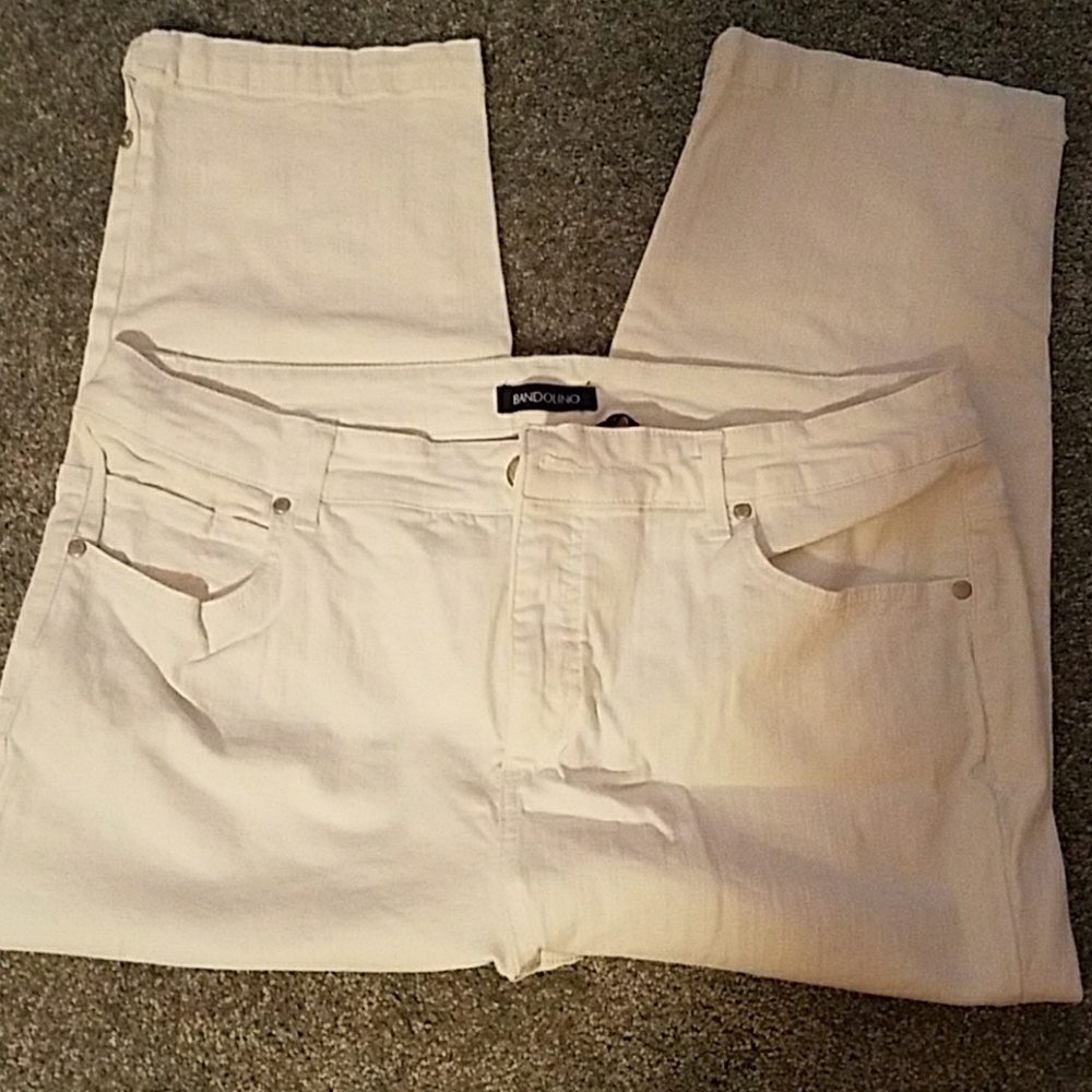 Bandolino white capris