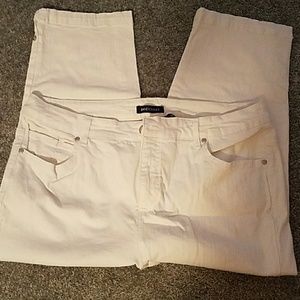 Bandolino white capris