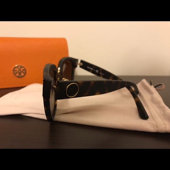 Tory Burch Matte Tortoise Sunglasses main image 4