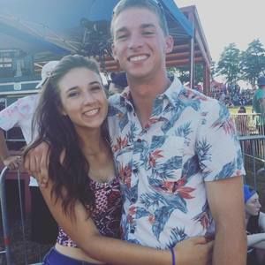 Meet your Posher, Raquel