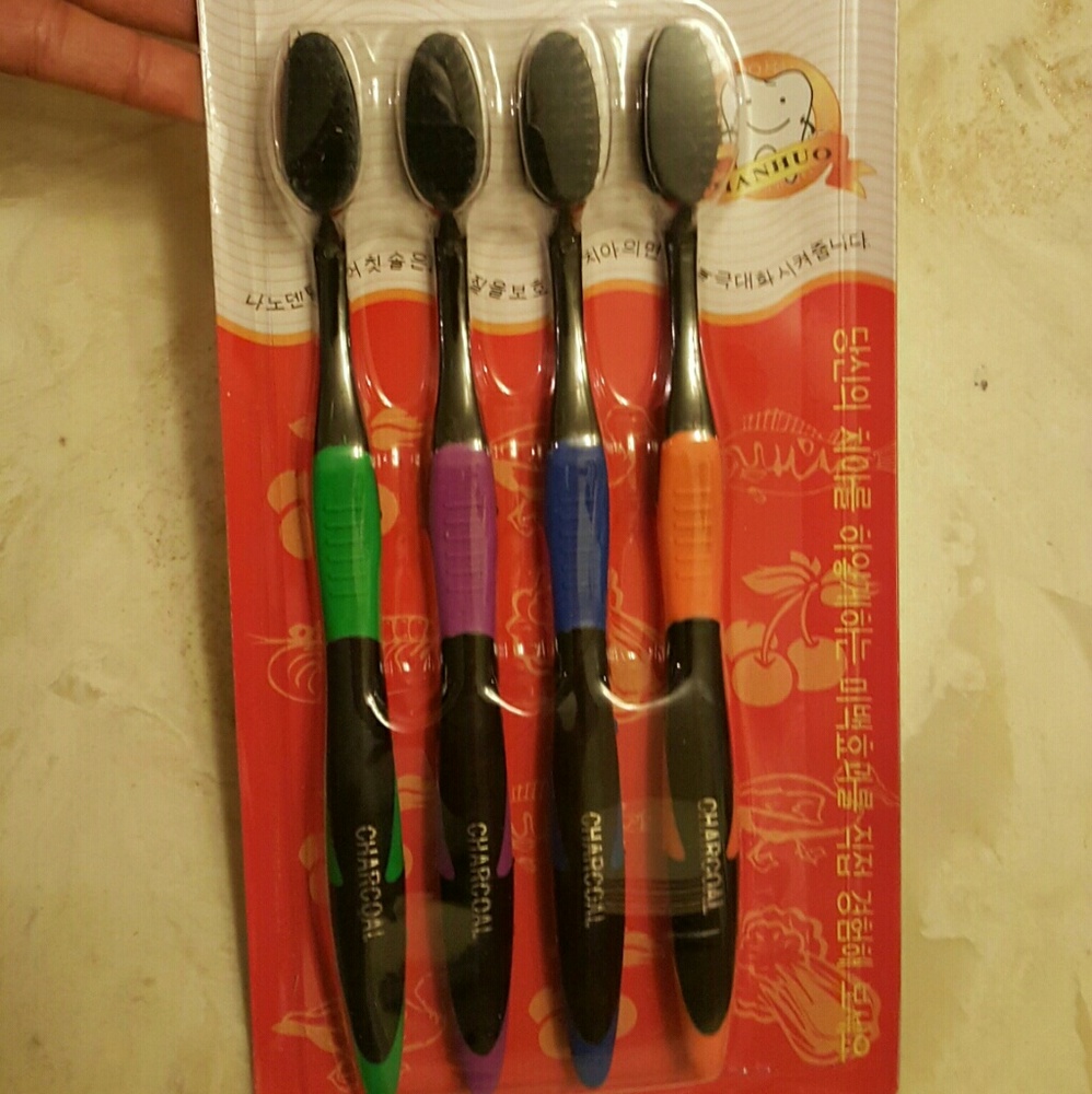 (Available 1) 4 toothbrush set.