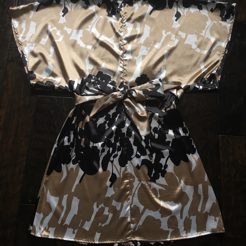 BCBG Tunic - Picture 2 of 4