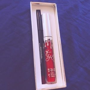100% 🆕Kylie LIMITED editon Lip gloss Liner Set