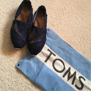 Toms - Navy crochet flats