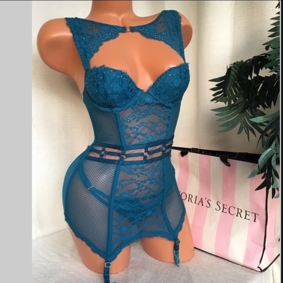 NWT VS RARE GORGEOUS GARTER SLIP # SWAROVSKI 32b - Picture 2 of 4