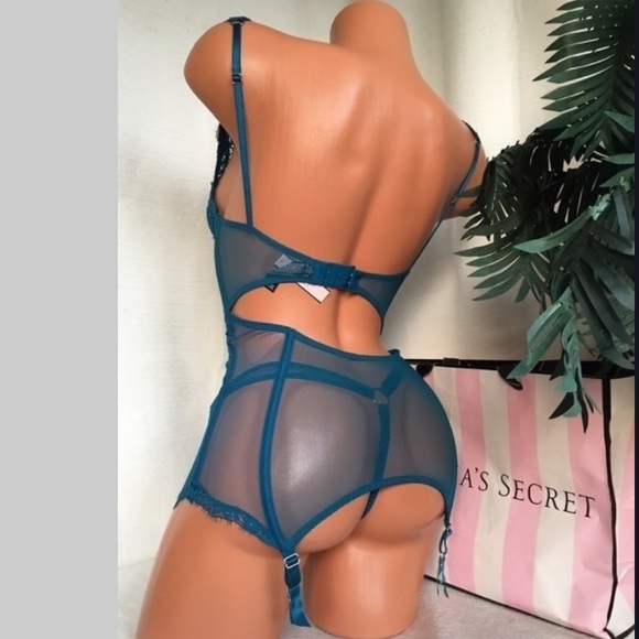 NWT VS RARE GORGEOUS GARTER SLIP # SWAROVSKI 32b - Picture 4 of 4