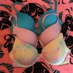 Women's Pink Victoria's Secret 32B Bra Bundle