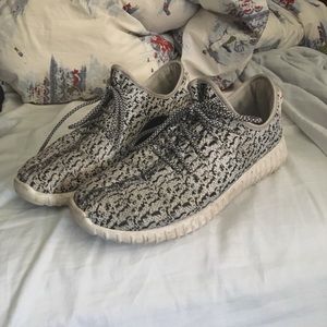 Fake Adidas Yeezy Boosts