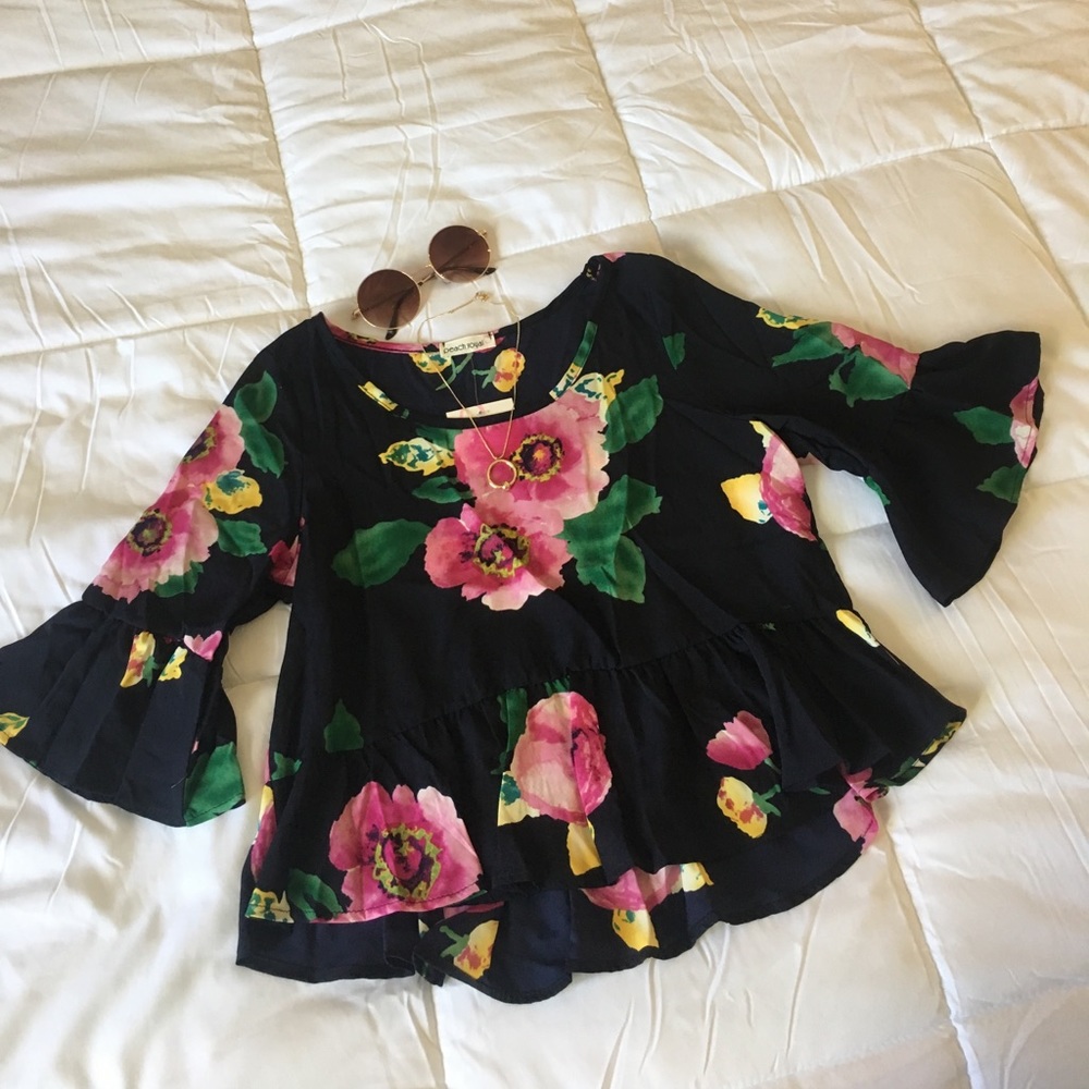 ONLY 1 LEFT! Crop top ✔️