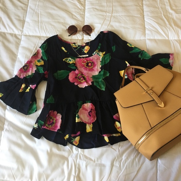 ONLY 1 LEFT! Crop top ✔️ - Picture 2 of 7