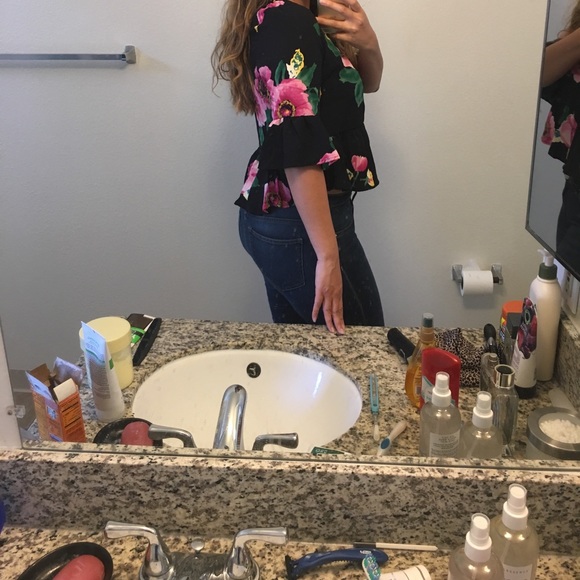 ONLY 1 LEFT! Crop top ✔️ - Picture 5 of 7