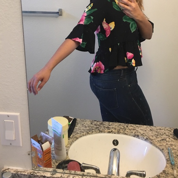 ONLY 1 LEFT! Crop top ✔️ - Picture 7 of 7