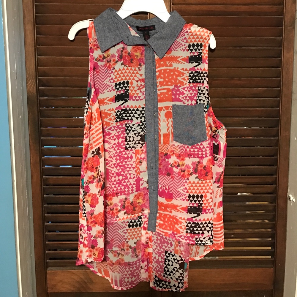 Sleeveless Button-Up Blouse