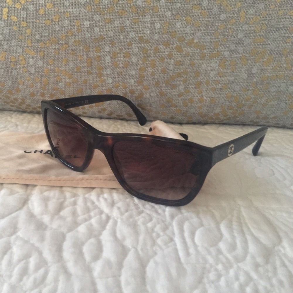 Chanel Sunglasses (Wayfarer)