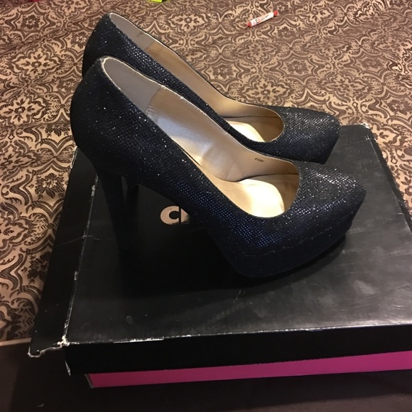 Heels - Picture 2 of 3