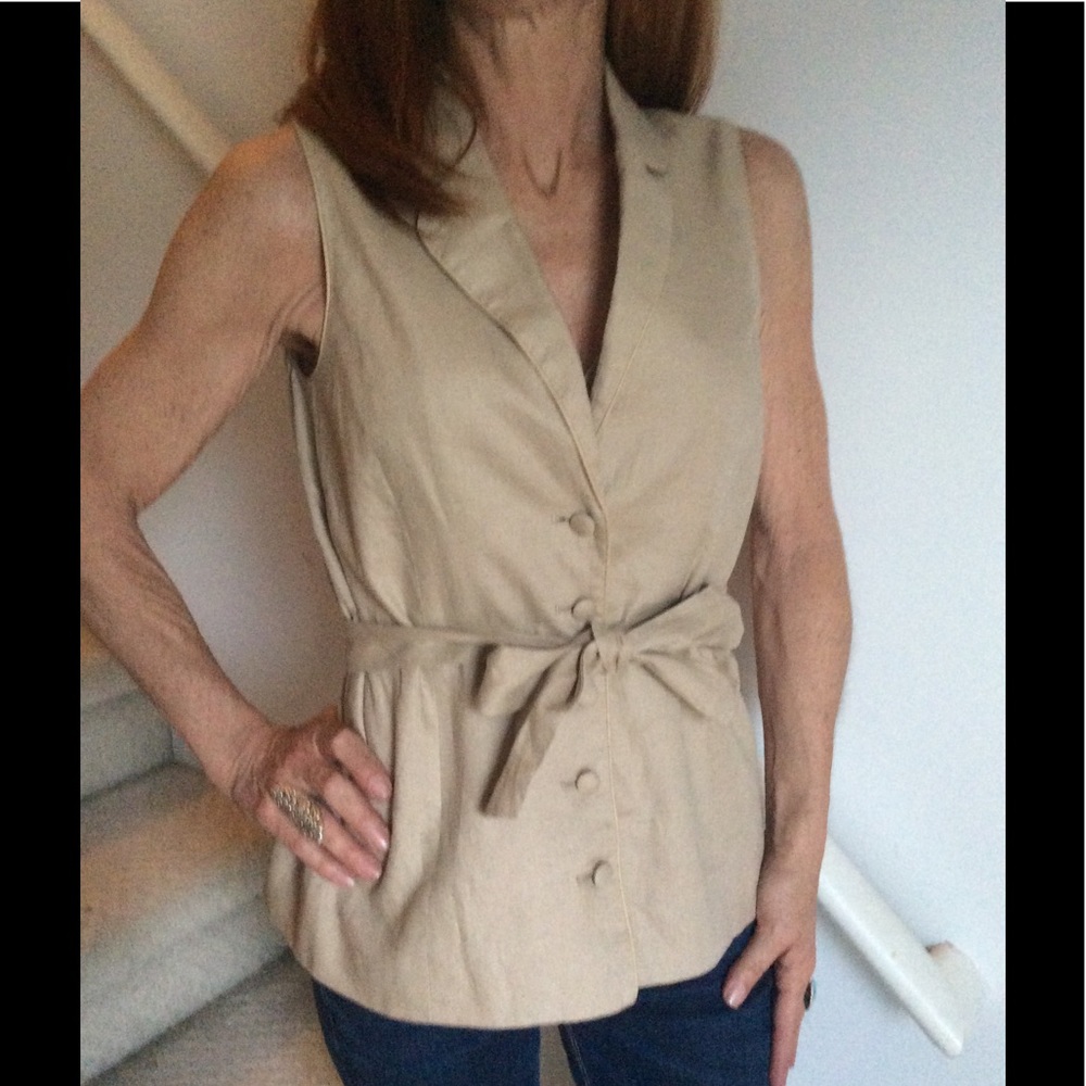 Sleeveless belted shirt jacket