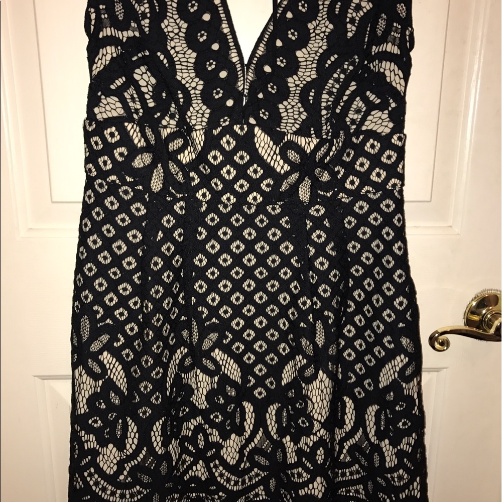 💜FREE PEOPLE💜Deep V-Neck Sleeveless Lace Dress - Picture 4 of 8