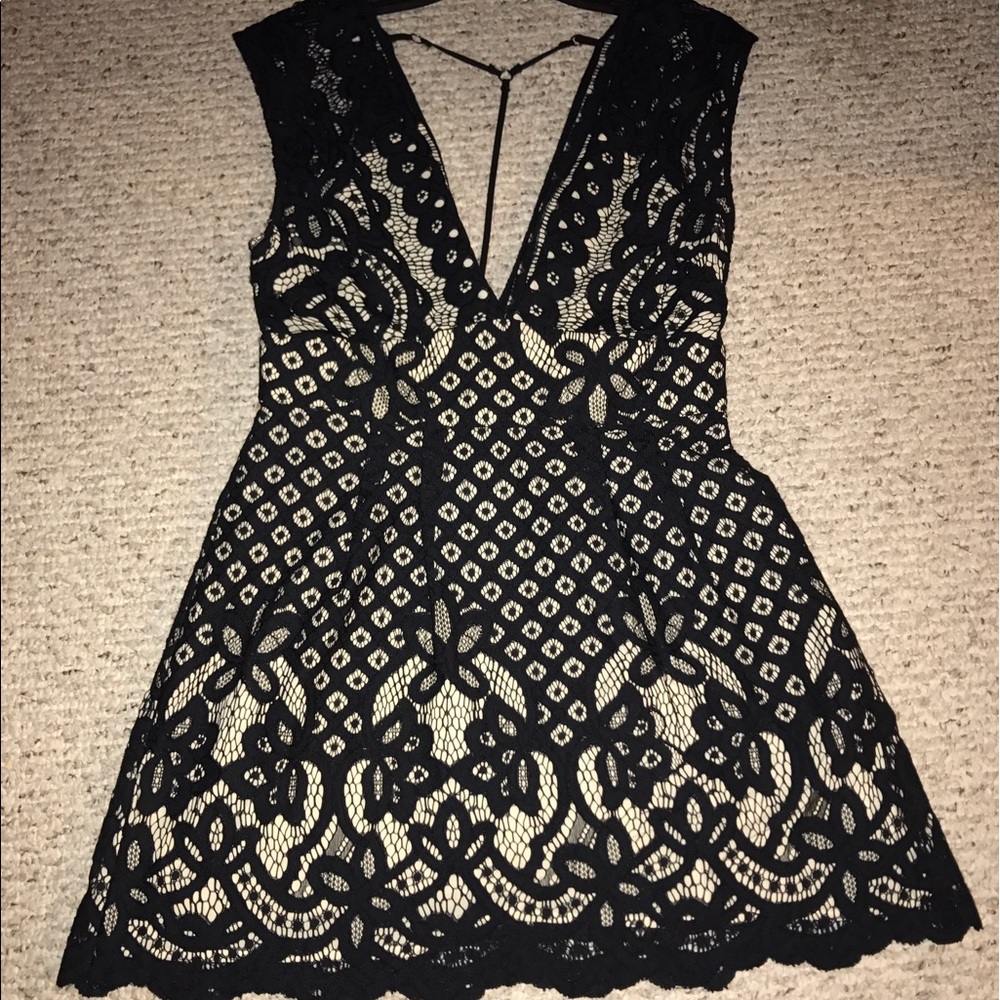 💜FREE PEOPLE💜Deep V-Neck Sleeveless Lace Dress - Picture 7 of 8