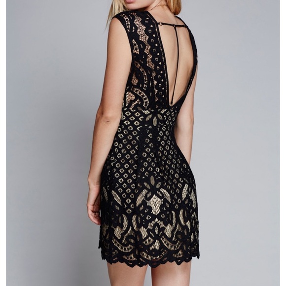 💜FREE PEOPLE💜Deep V-Neck Sleeveless Lace Dress - Picture 2 of 8