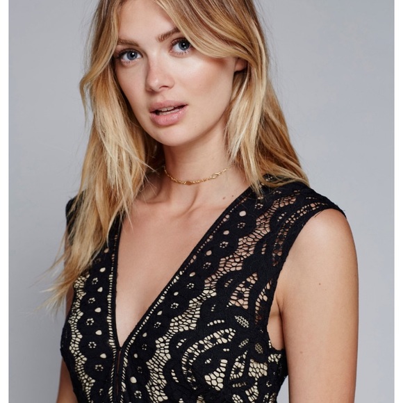 💜FREE PEOPLE💜Deep V-Neck Sleeveless Lace Dress - Picture 3 of 8