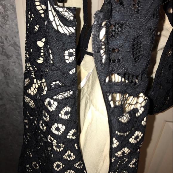 💜FREE PEOPLE💜Deep V-Neck Sleeveless Lace Dress - Picture 6 of 8