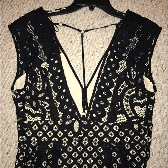 💜FREE PEOPLE💜Deep V-Neck Sleeveless Lace Dress - Picture 8 of 8