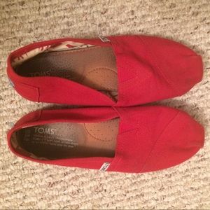 Red TOMS women's 8.5