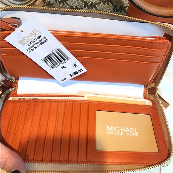 🚫SOLD🚫 Michael Kors Mercer Medium Duffle - Picture 4 of 4