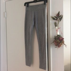 Beyond Yoga Leggings, Gray/white, size small