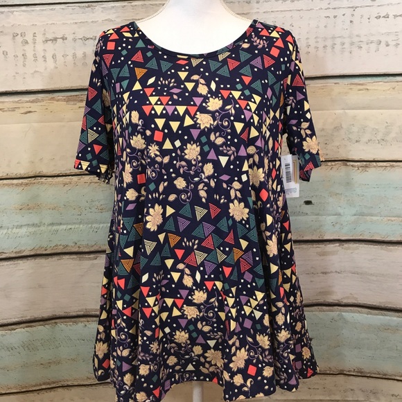 LuLaRoe Tops - LuLaRoe Perfect Tee size medium new with tags